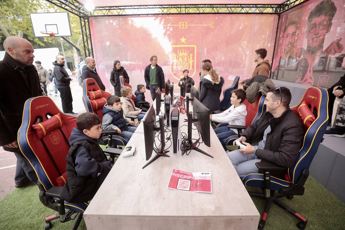 En imágenes, la Fan Zone de la Selección Española en la Acera Recoletos