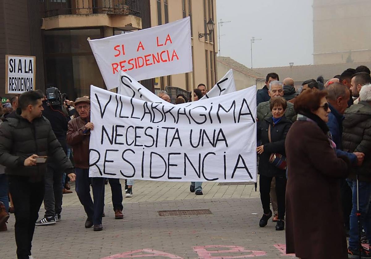 La manifestación de Villabrágima por el proyecto municipal de residencia de ancianos