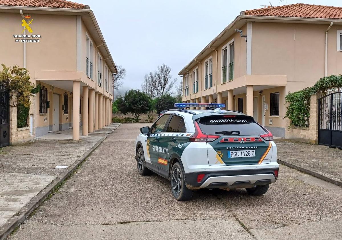 Coche de la Guardia Civil, en las inmediaciones de la detención.