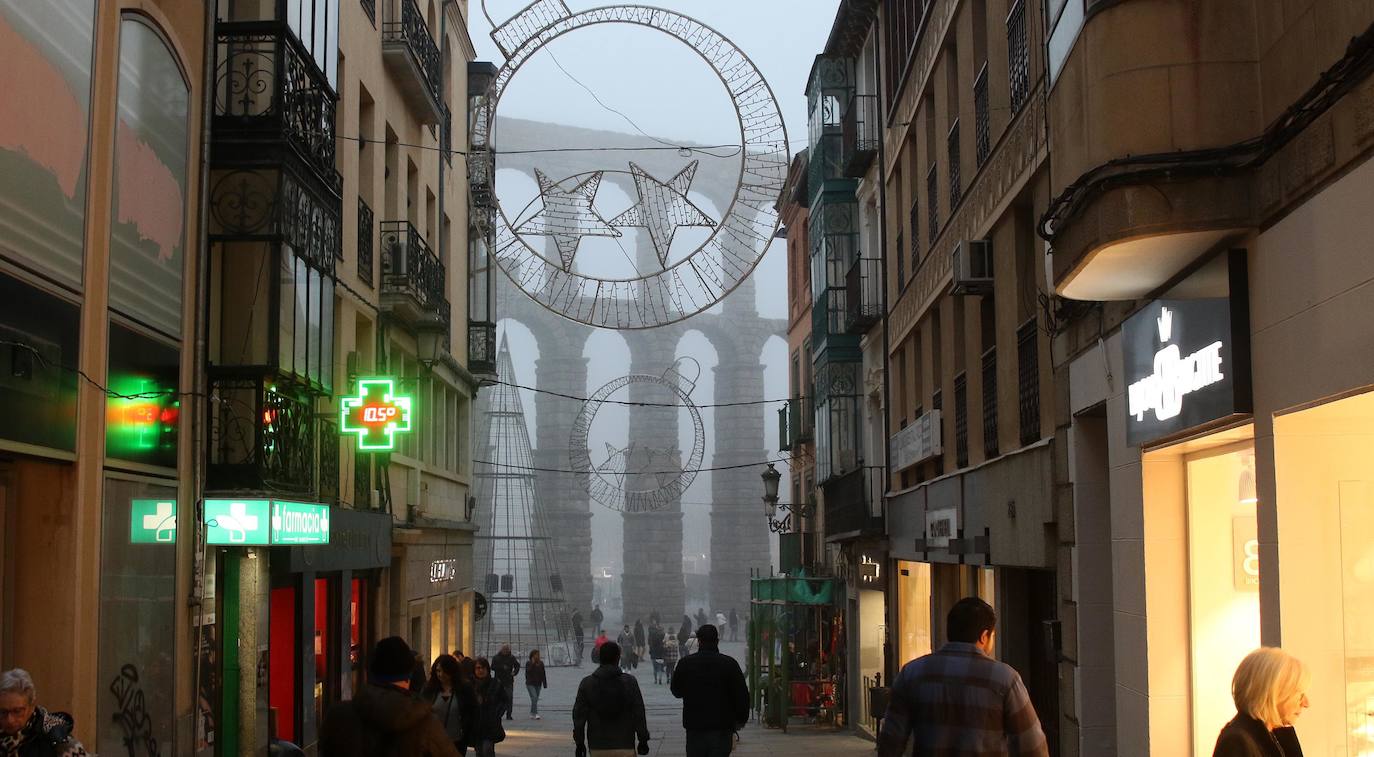 Lunes de intensa niebla en Segovia