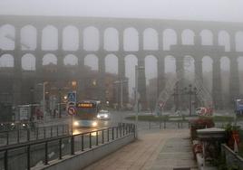 Tarde-noche de niebla en Segovia