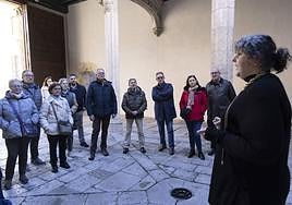 La técnico del museo, Laura Souto Paz fue la encargada de guiar la visita