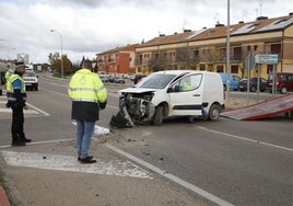 Estado en el que ha quedado la furgoneta tras la colisión.