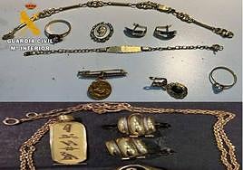 Joyas recuperadas por la Guardia Civil tras los robos.