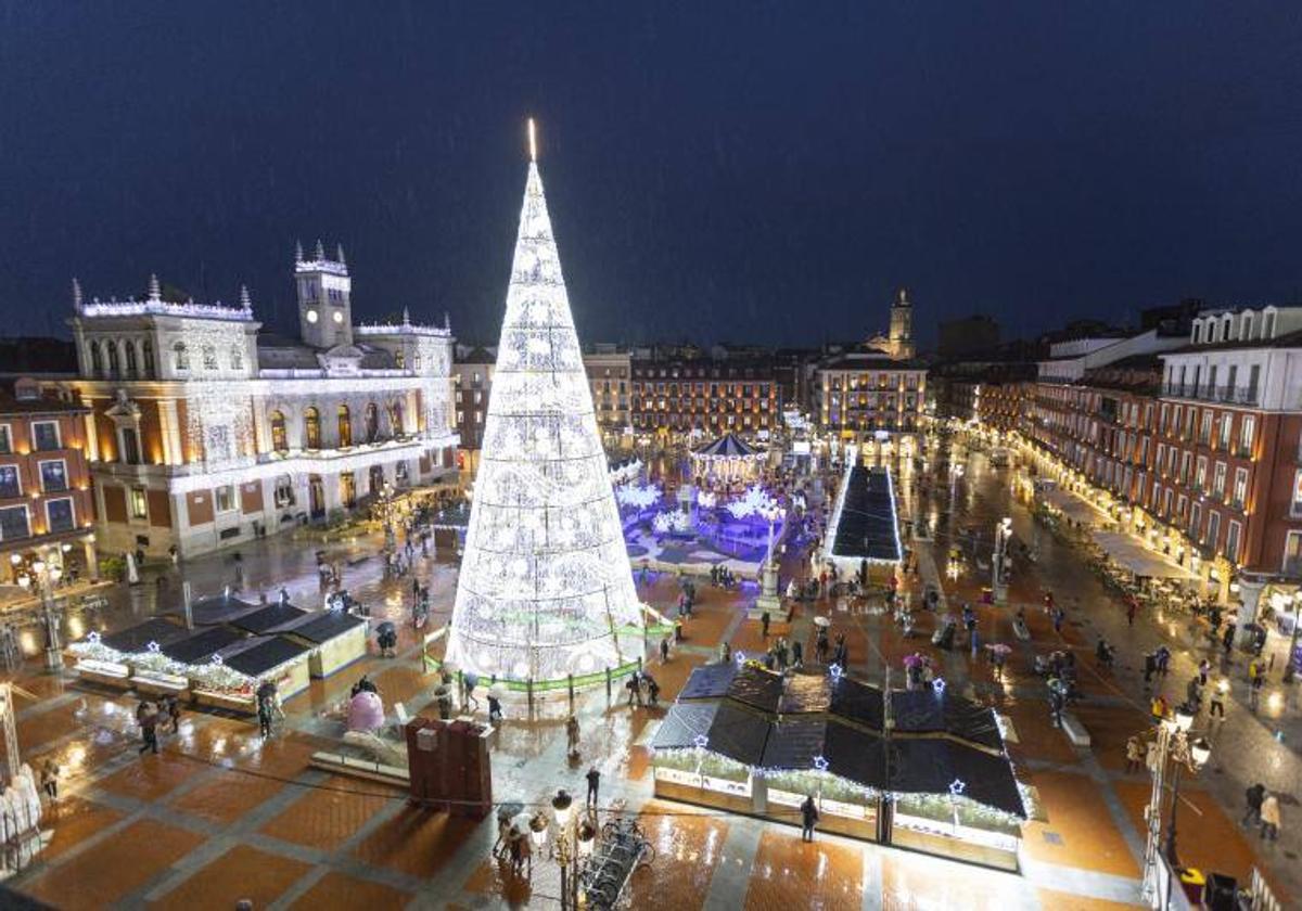 Plaza Mayor de Valladolid, con el mercado navideño, en años anteriores.