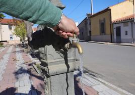 Fuente pública de agua en Cantalpino.