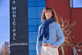 La agente del SAVVD, Marta Calzada, en la sede de la Policía Municipal en el barrio de la Victoria.