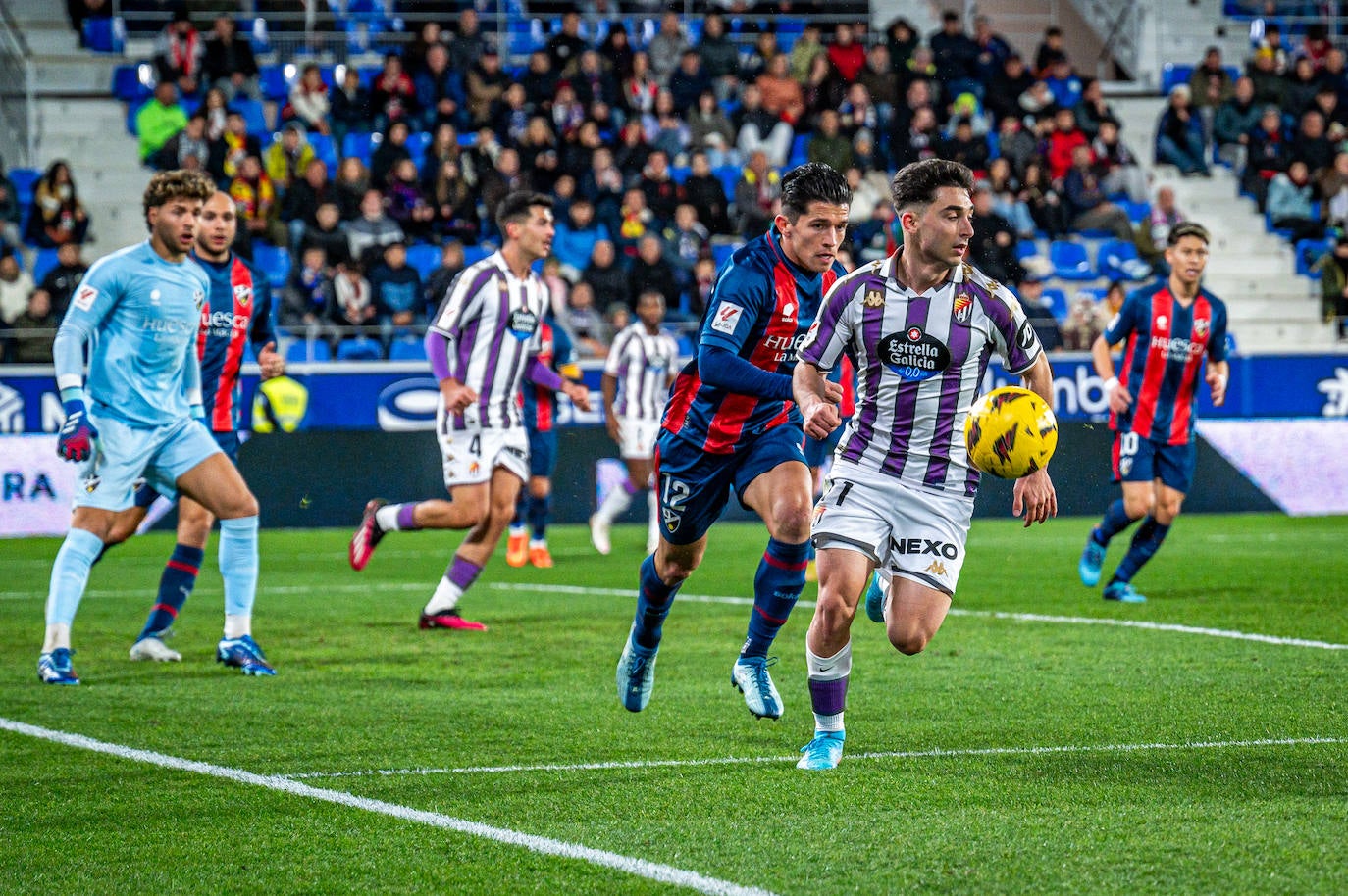 La victoria del Real Valladolid ante el Huesca, en imágenes