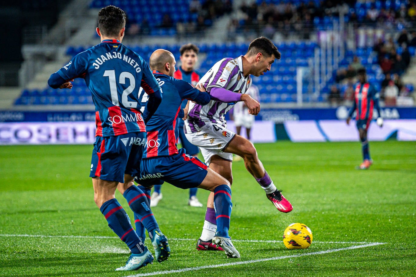 La victoria del Real Valladolid ante el Huesca, en imágenes