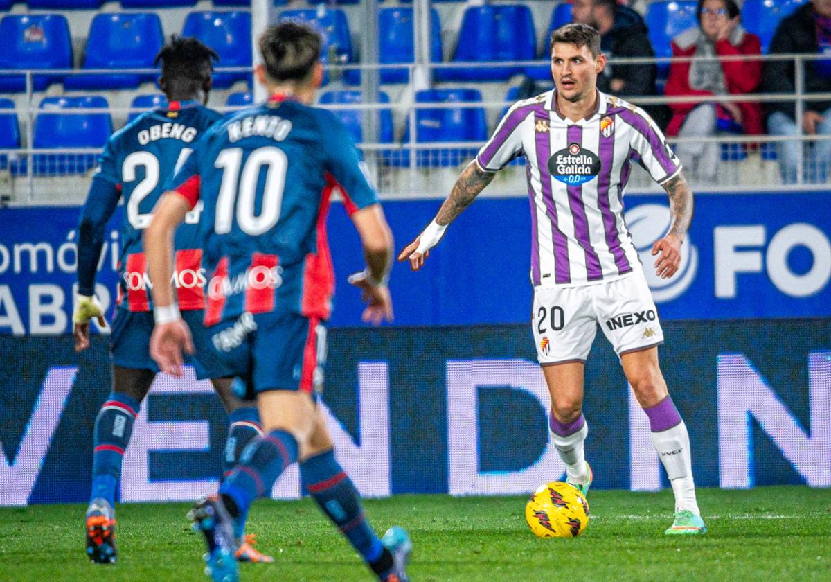 La victoria del Real Valladolid ante el Huesca, en imágenes