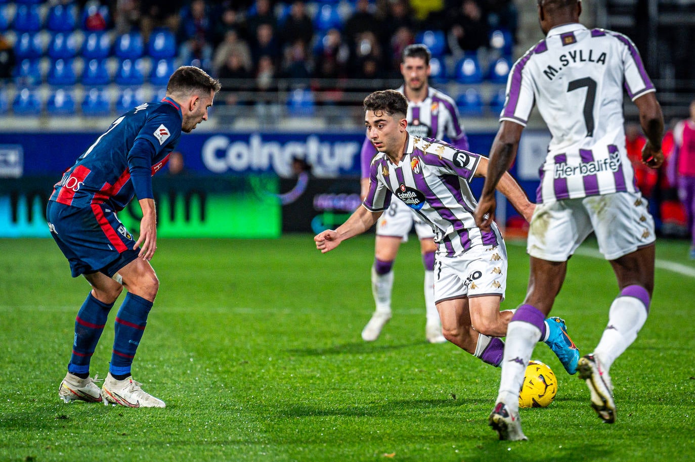 La victoria del Real Valladolid ante el Huesca, en imágenes