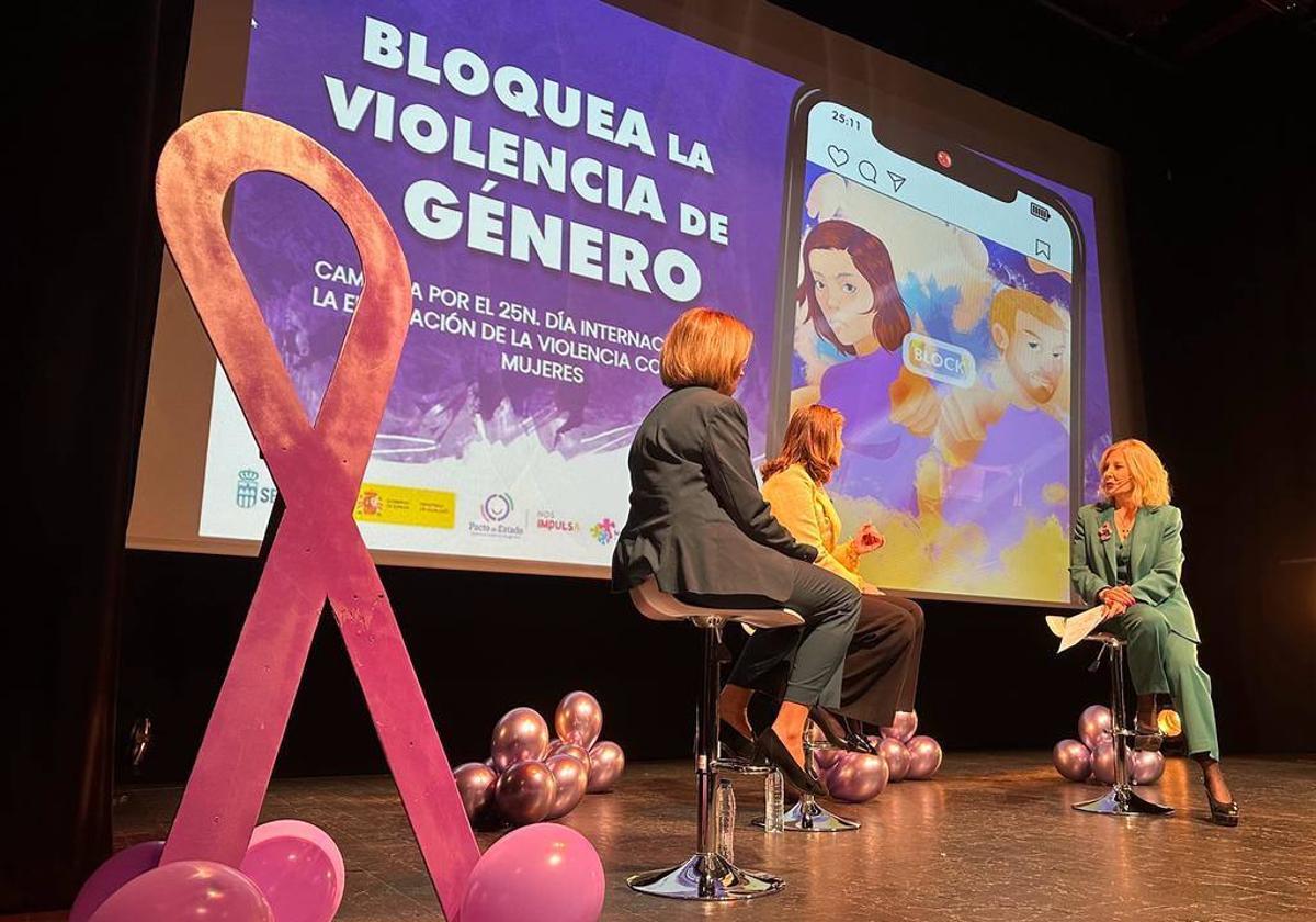 Acto organizado por el Ayuntamiento de Segovia contra la violencia de género.