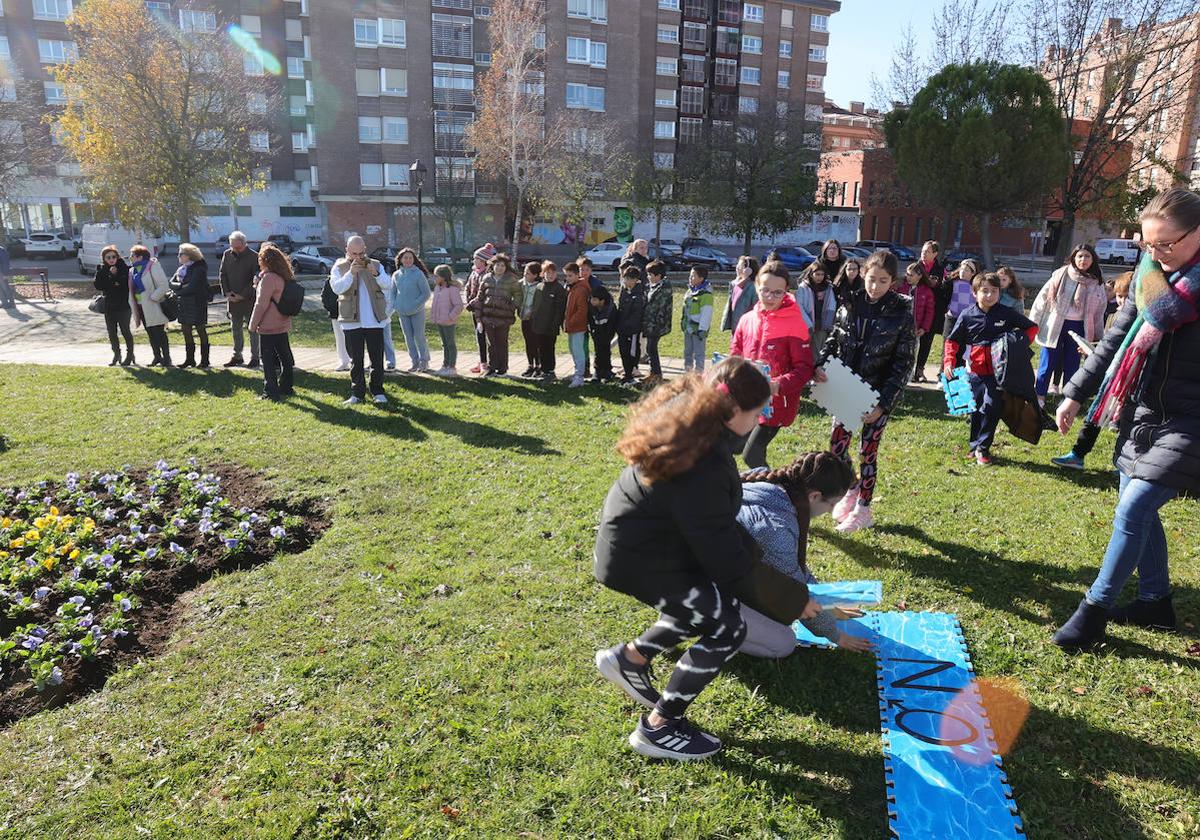 Los alumnos del Victorio Macho y del Sofía Tartilán conmemoran el 25-N