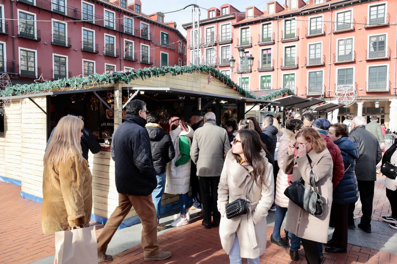 Imágenes del ambiente navideño en la Plaza Mayor (1/2)