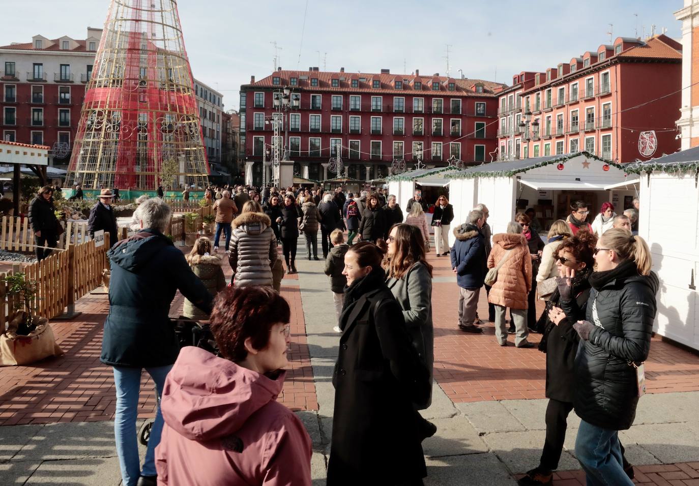 Imágenes del ambiente navideño en la Plaza Mayor (2/2)