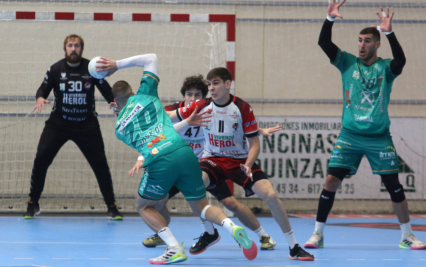 Victoria de Balonmano Nava ante el Puente Genil (27-26)