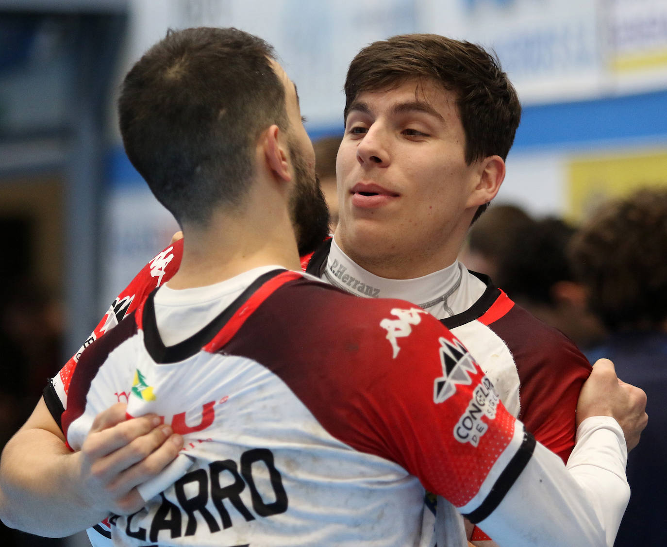 Victoria de Balonmano Nava ante el Puente Genil (27-26)