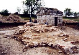 Arca -2 y arqueta vinculada a las primeras traídas del agua de Argales.