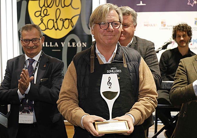 El danés Peter Sisseck con el galardón de Catador de Honor Ópera Prima 2023.