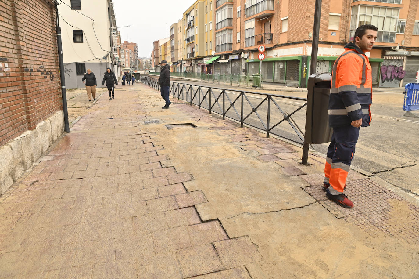 El reventón de una tubería en Valladolid, en imágenes