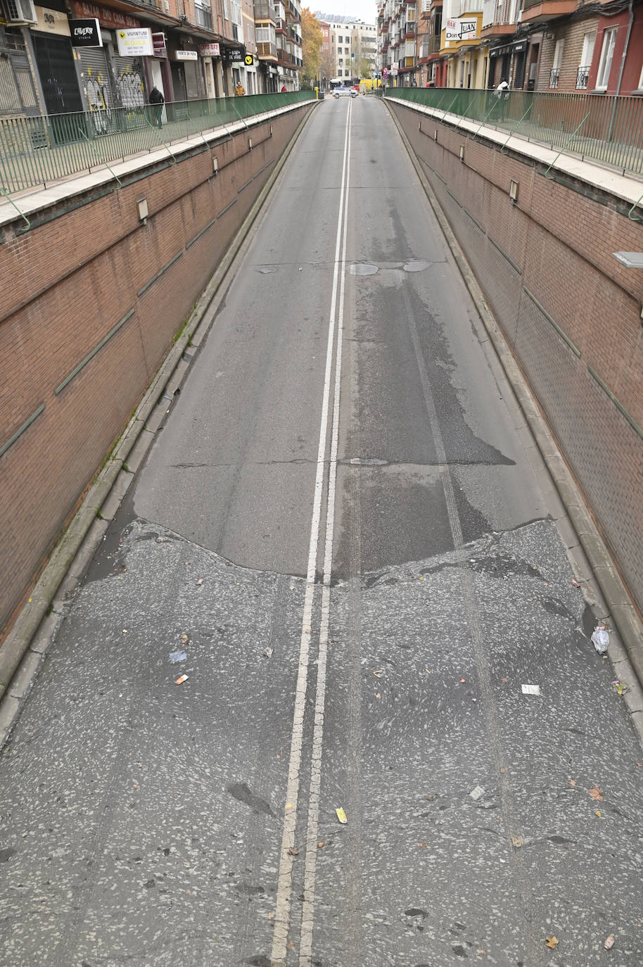 El reventón de una tubería en Valladolid, en imágenes