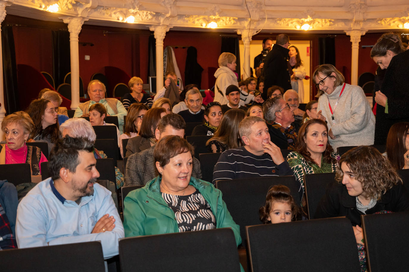 Homenaje a los voluntarios y socios de Cruz Roja en el Principal