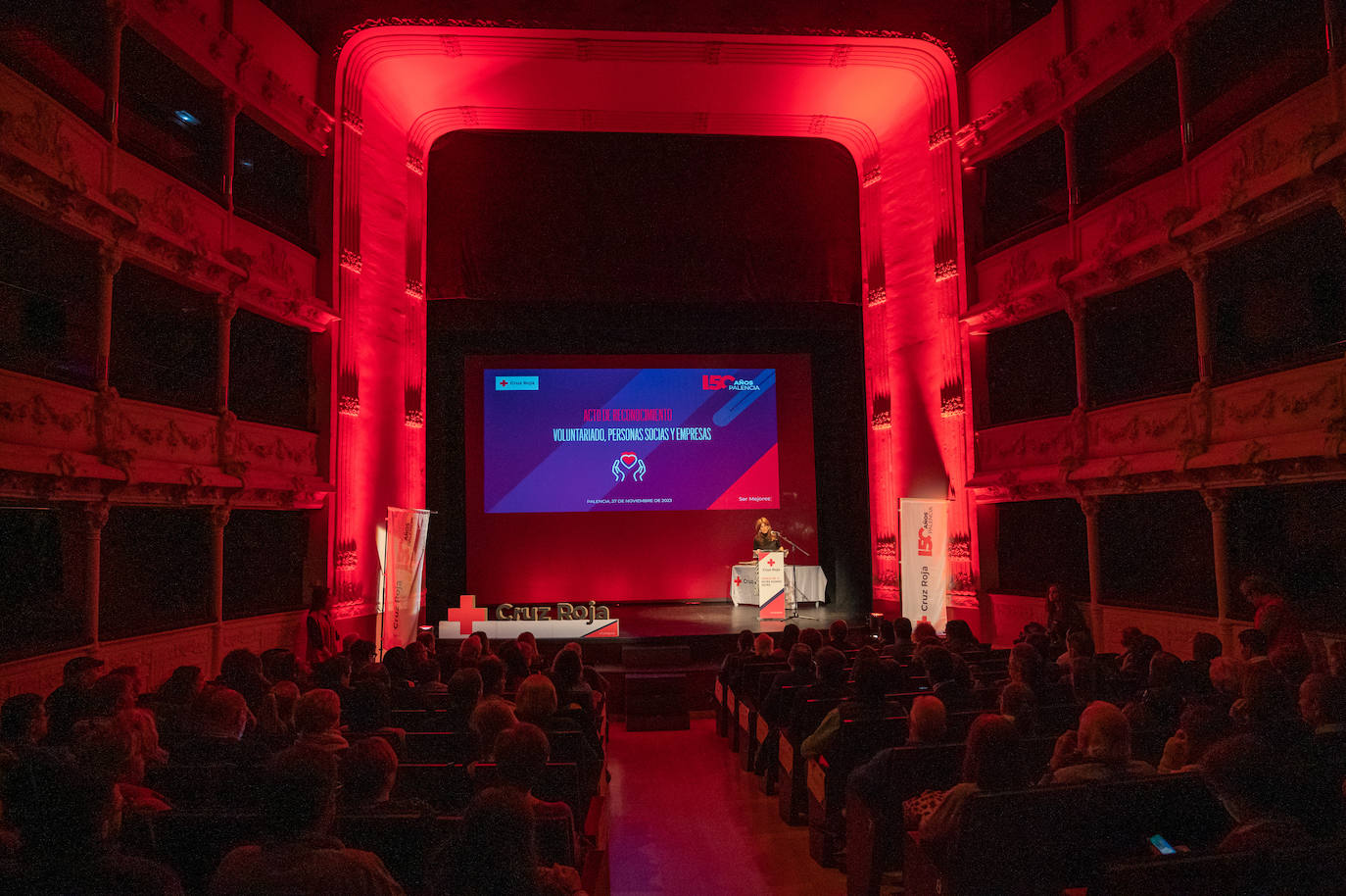 Homenaje a los voluntarios y socios de Cruz Roja en el Principal