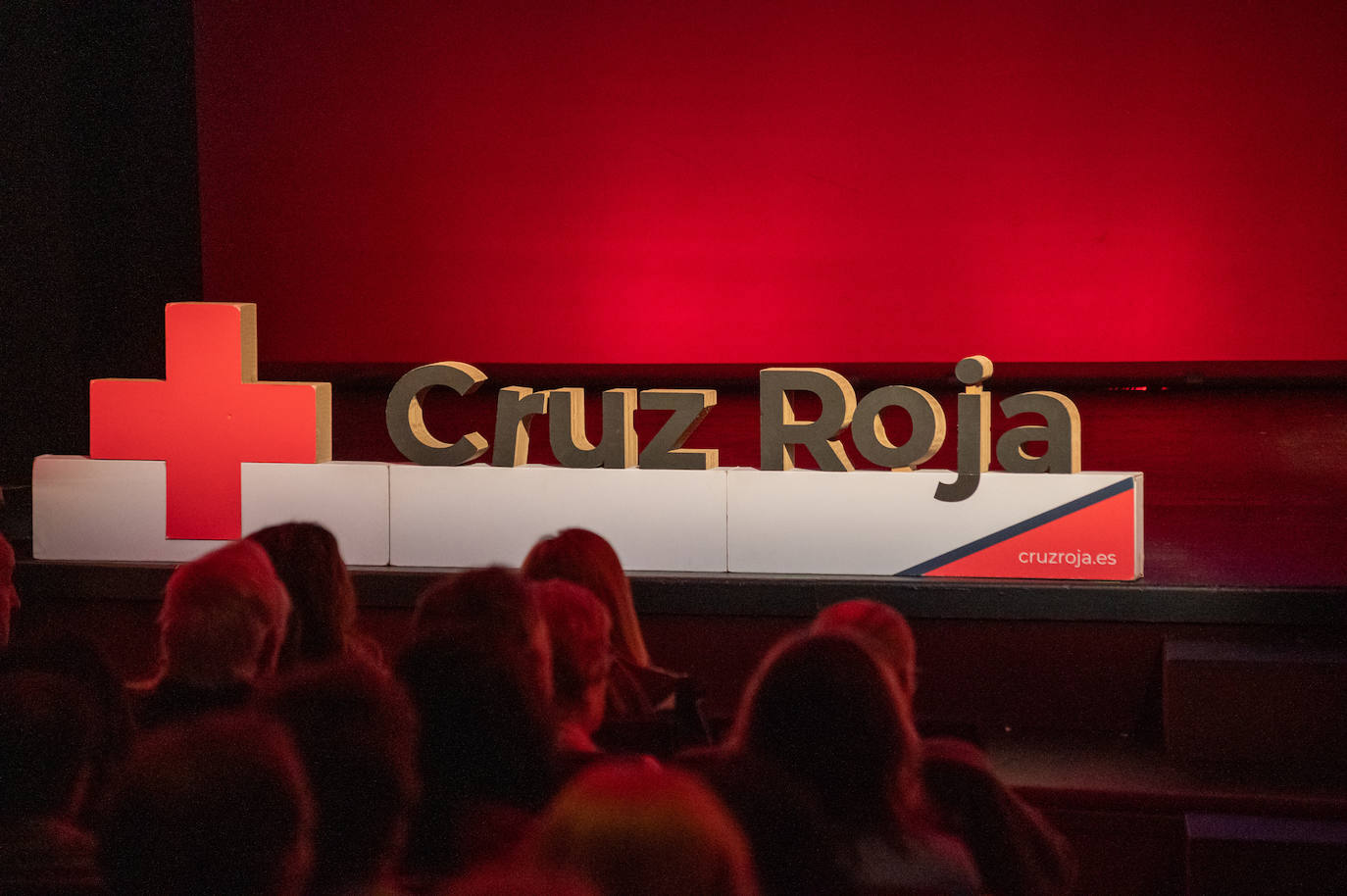 Homenaje a los voluntarios y socios de Cruz Roja en el Principal