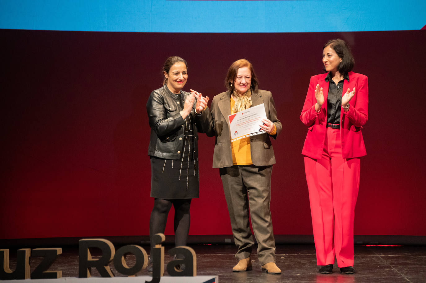 Homenaje a los voluntarios y socios de Cruz Roja en el Principal