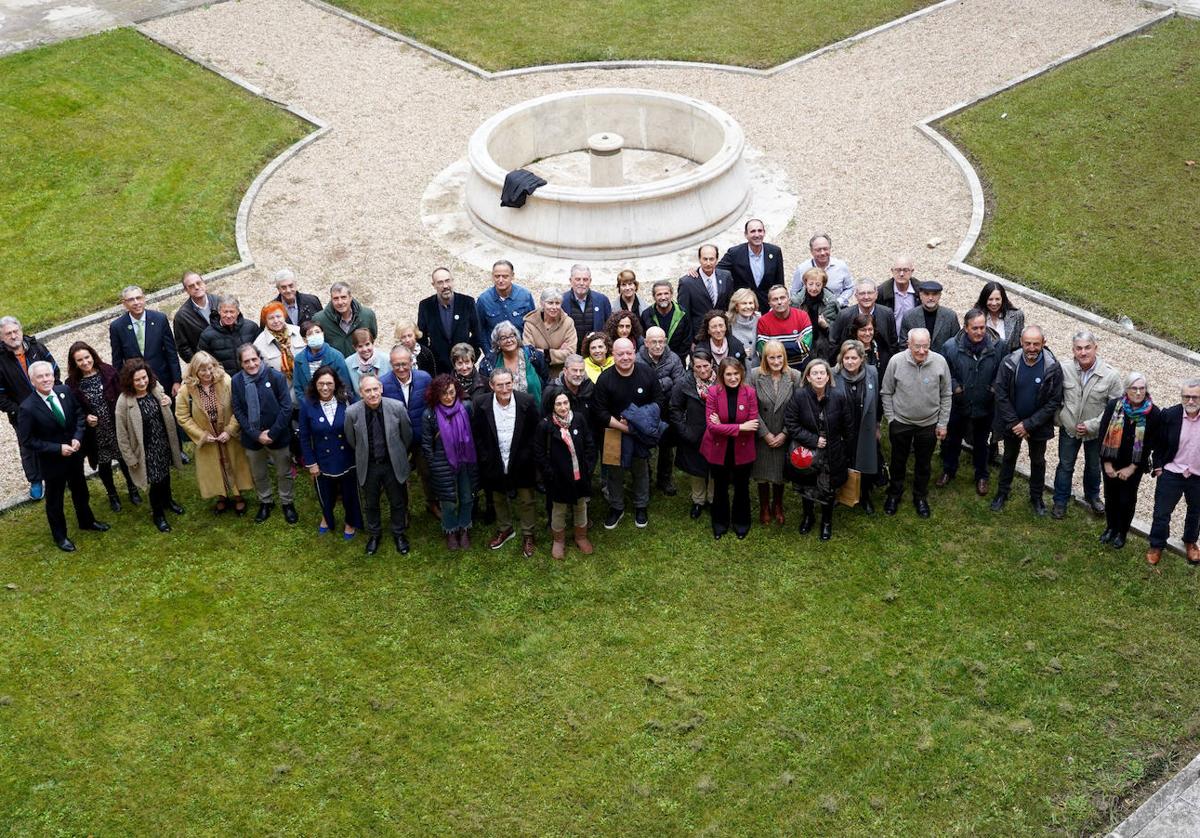 Foto de familia, este lunes, de los profesores honoríficos del curso 2023-2024 de Castilla y León.