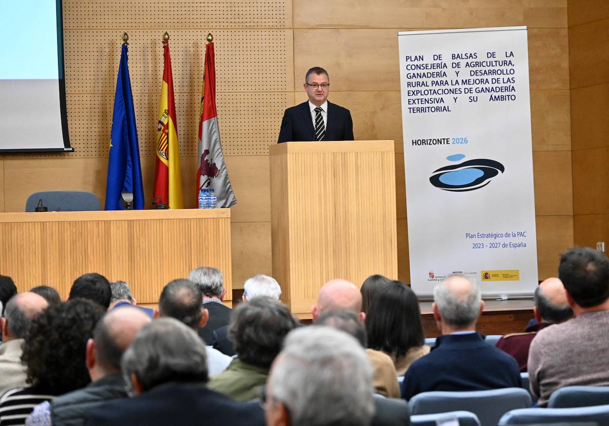 Gerardo Dueñas durante la presentación del Plan de Balsas.