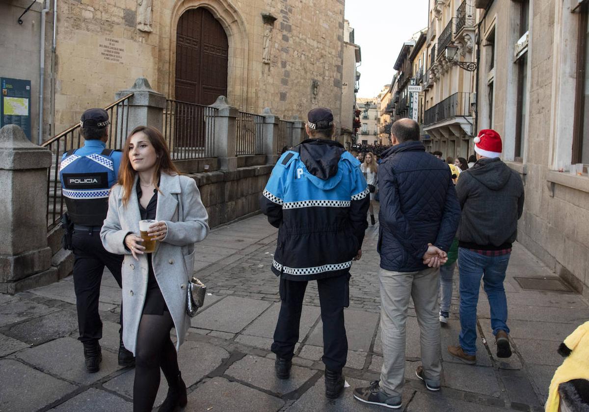 Control de acceso a la Plaza Mayor desde la Calle de los Bares en la pasada Tardebuena.