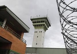 Hallado ahorcado en su celda un recluso que llevaba cuatro días en Dueñas