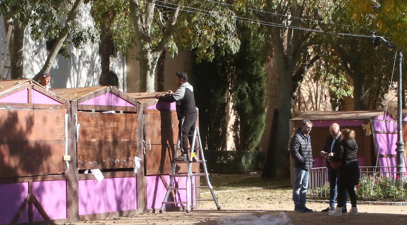 Comienzan a instalar las casetas del Paseo de la Navidad