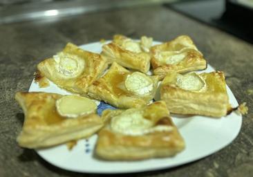 Un picoteo navideño: hojaldre con queso de cabra y mermelada