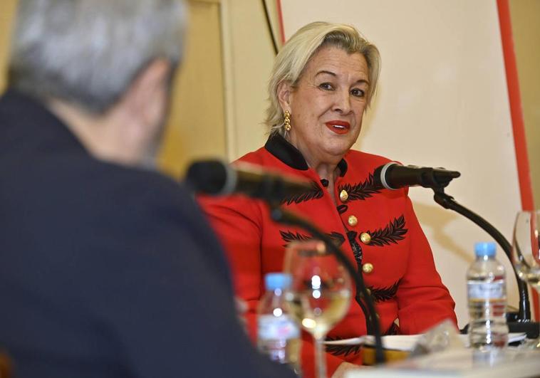 Alicia Viladomat durante la presentación de su libro en el Aula de Cultura.