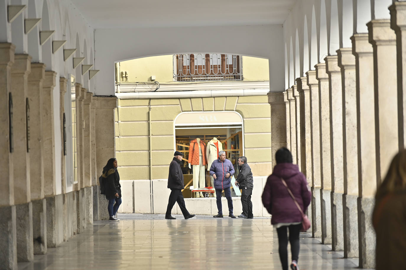 Un paseo en imágenes por la calle Angustias