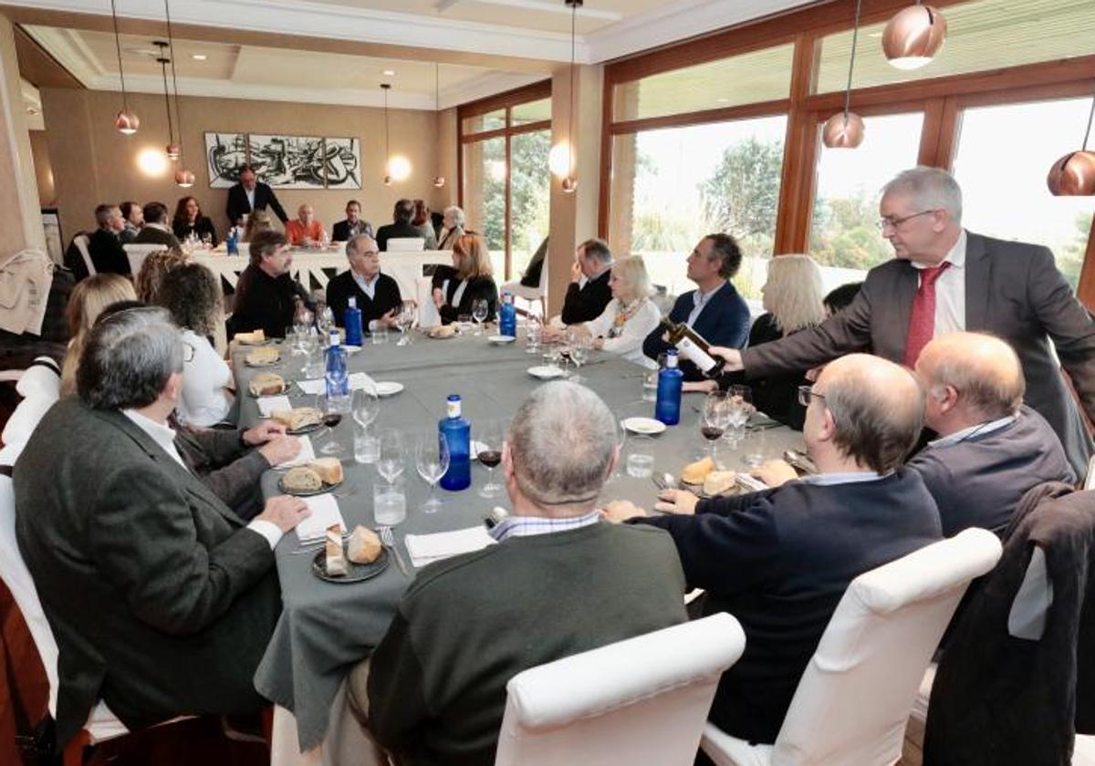 Los miembros de la Asociación de Propietarios del Polígono de Argales, en la comida que han celebrado con motivo de la celebración.