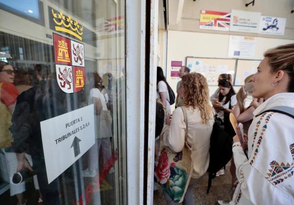 Oposiciones a profesores de Secundaria, en un instituto de Parquesol el pasado mes de junio.