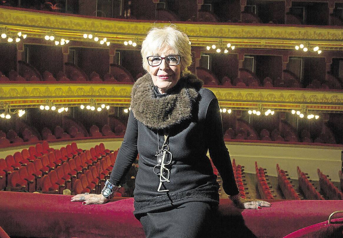 La acrriz Concha Velasco durane la presentación de la obra 'El funeral' en el Teatro Calderon de Valladolid