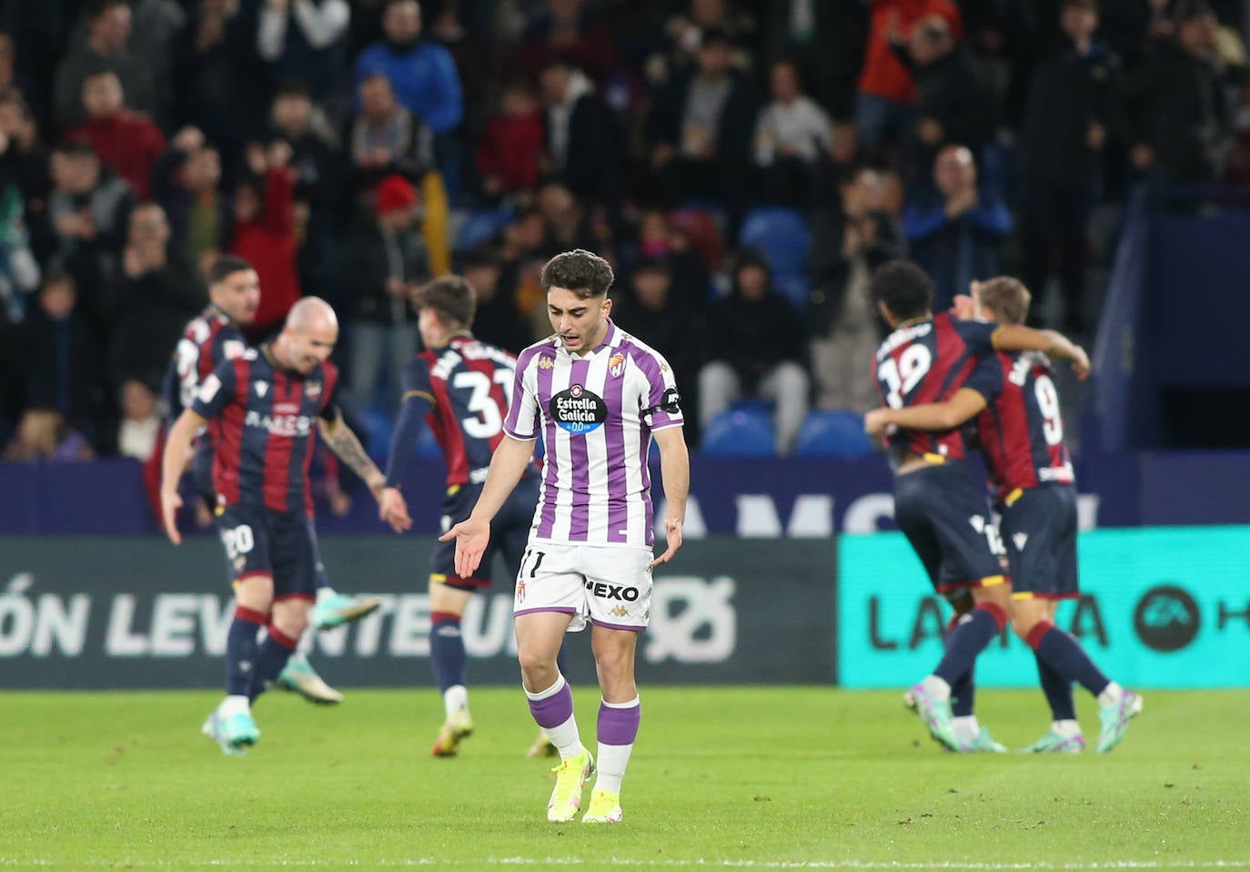 El partido entre el Levante y el Real Valladolid, en imágenes