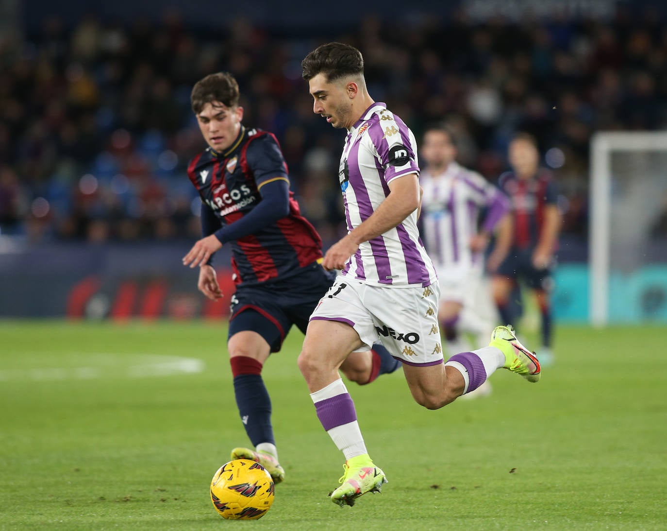 El partido entre el Levante y el Real Valladolid, en imágenes