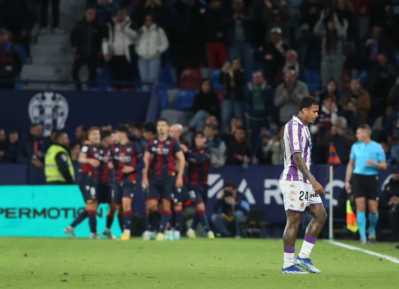 El partido entre el Levante y el Real Valladolid, en imágenes