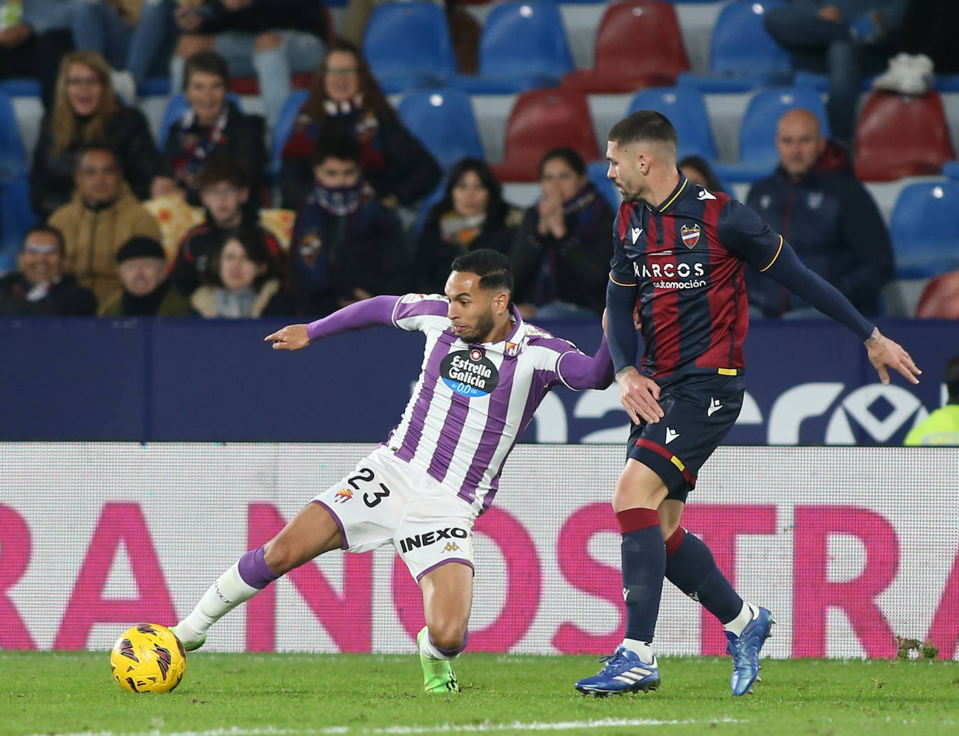 El partido entre el Levante y el Real Valladolid, en imágenes