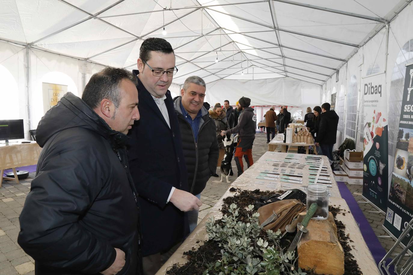 La III Feria de la Trufa de Cogeces del Monte, en imágenes