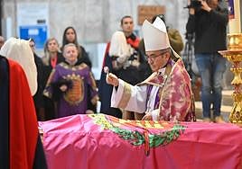 El arzobispo de Valladolid, Luis Argüello, ofició el funeral en la Seo.