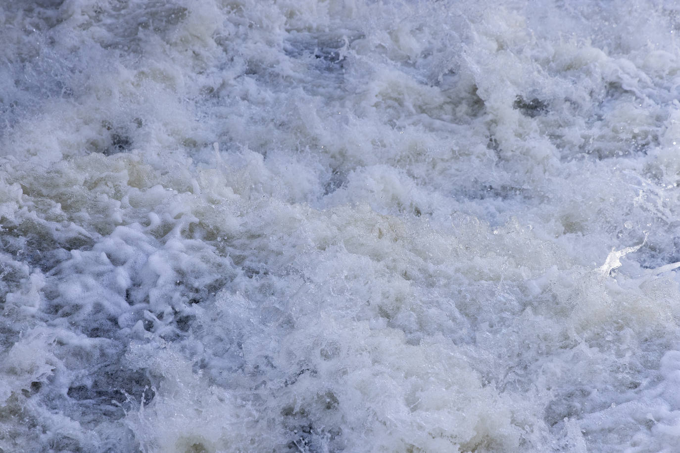 Crecida del río Esgueva por el paseo del Cauce