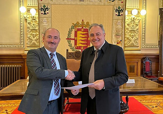 Alberto Cuadrado Toquero, concejal de Salud Pública y Seguridad Ciudadana del Ayuntamiento de Valladolid, y el alcalde de Laguna de Duero, Avelino Álvarez.