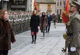 Jura de bandera para personal civil en la Plaza Mayor de Segovia