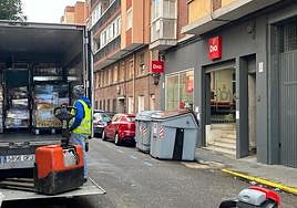 Supermercado del barrio de La Farola donde se ha producido el atraco a mano armada.